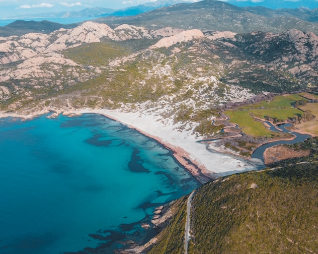 Pourquoi la Corse est-elle la perle des paysages méditerranéens ?