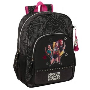 Sac à dos noir et rose arborant l'inscription "Kpop Demon Hunters" et illustrant trois personnages de style anime, parfait pour figurer parmi les meilleurs sacs d'école Kpop.
