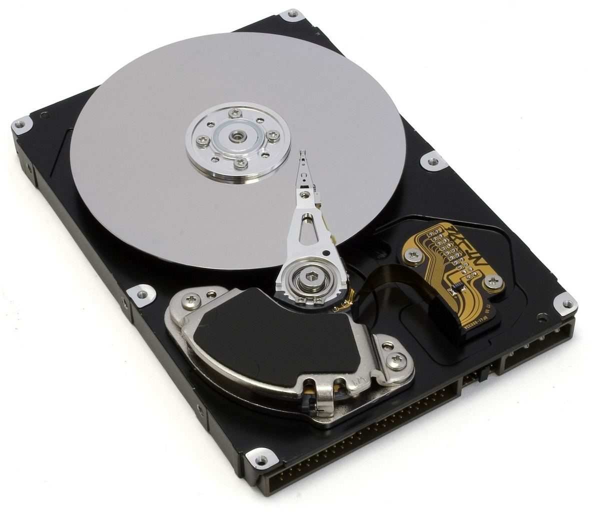 Vue d'un disque dur démonté avec ses composants internes exposés Vue d'un disque dur démonté avec ses composants internes exposés